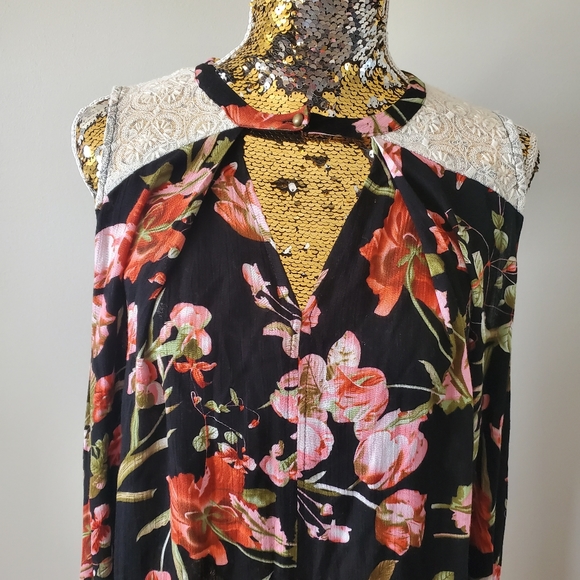 Umgee Floral Tunic Style Lace Trim Keyhole Dress - Picture 2 of 6